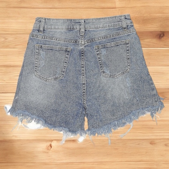 Great Smoky Distressed Denim Shorts  l SIZE M - Picture 2 of 3